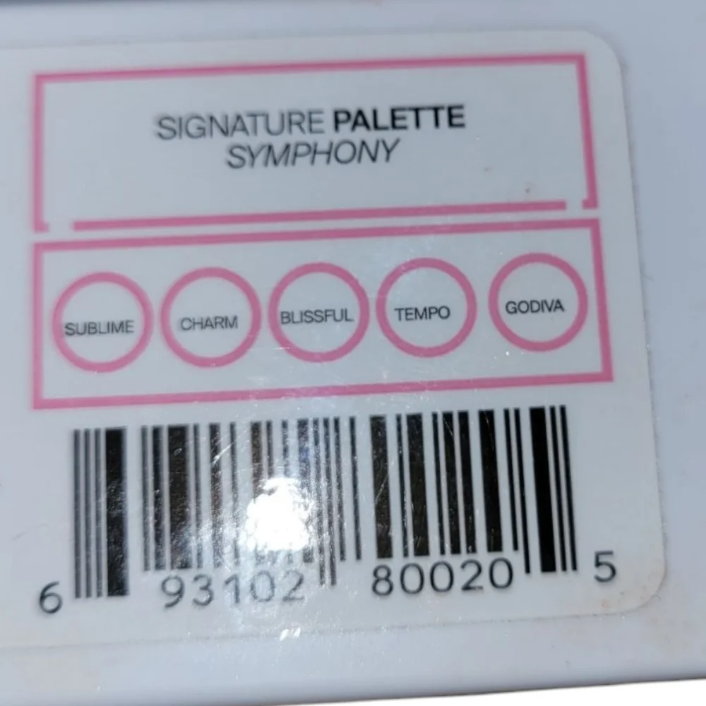 OFRA Symphony Signature eyeshadow palette